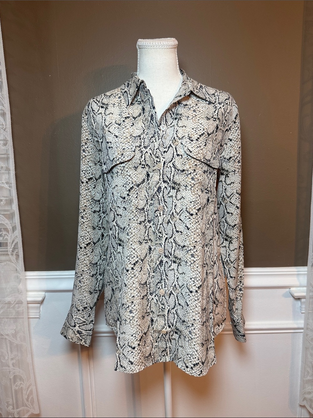 Equipment Femme Silk Snakeskin Slim‎ Signature Button Up Blouse M